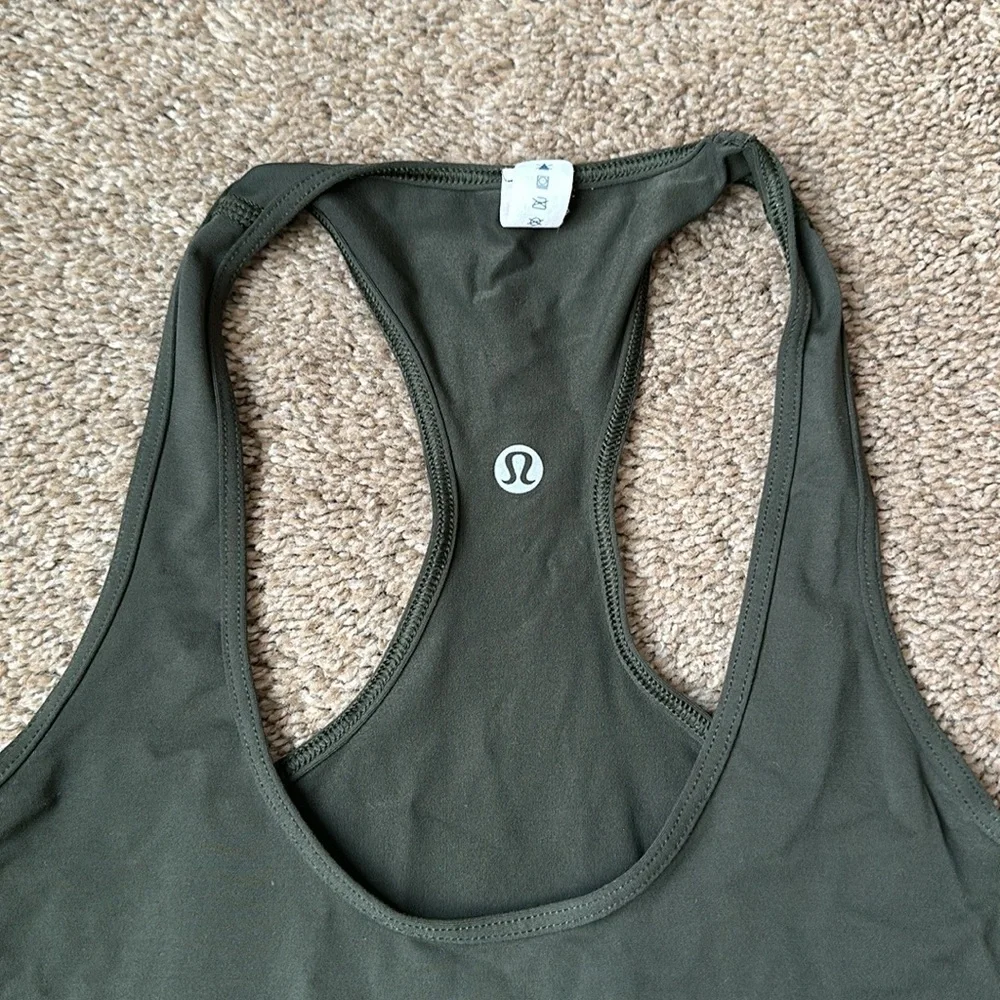 Lululemon tank women size 6 - Picture 4 of 5